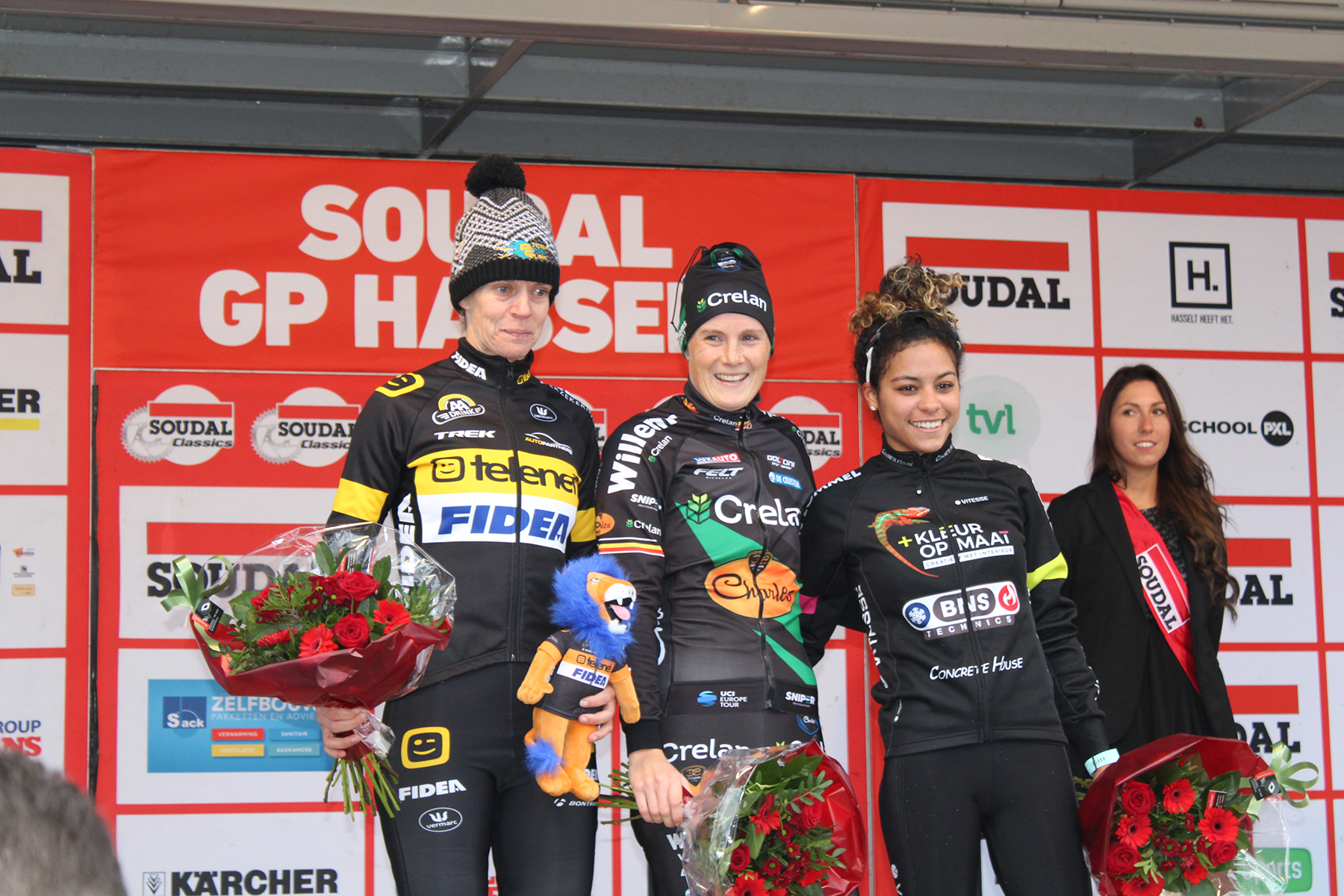 Loes Sels wint bij de eredames op Soudal GP te Hasselt met De Ceuster & Co als sponsor